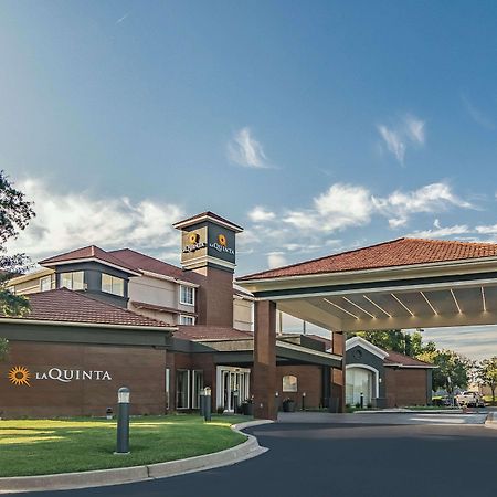 La Quinta By Wyndham Alexandria Airport Hotel Exterior photo
