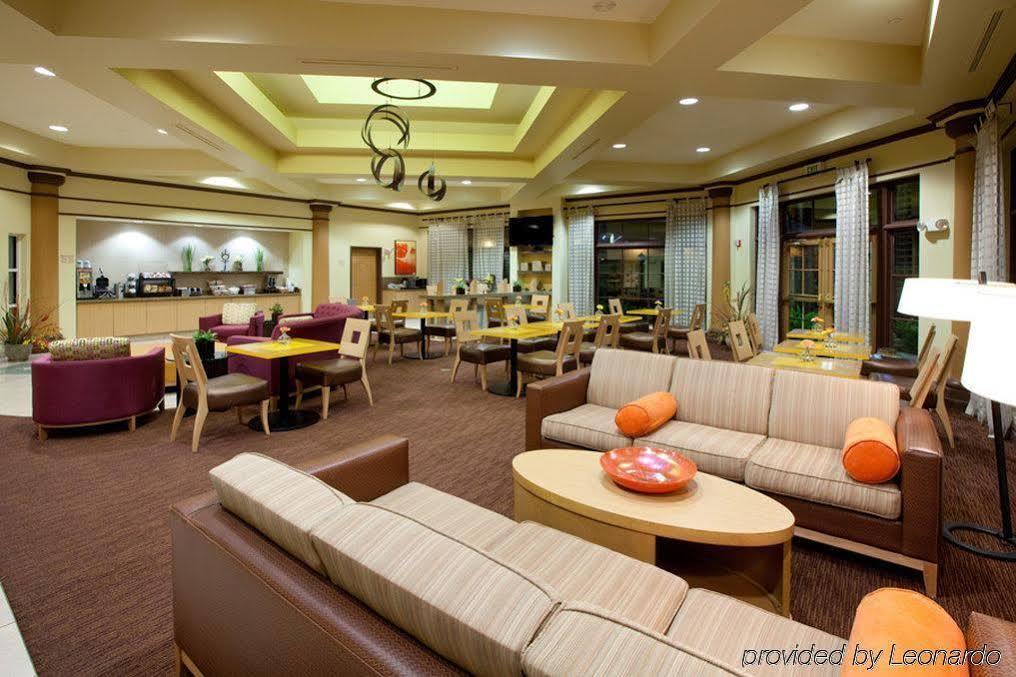 La Quinta By Wyndham Alexandria Airport Hotel Exterior photo