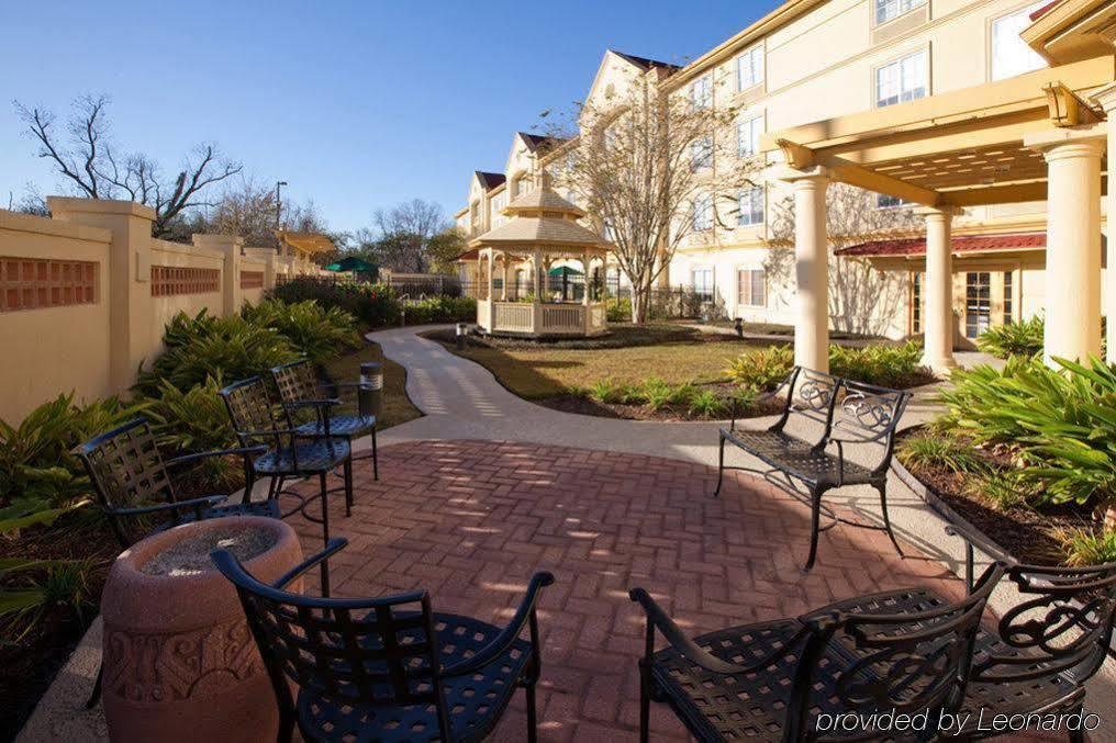 La Quinta By Wyndham Alexandria Airport Hotel Exterior photo